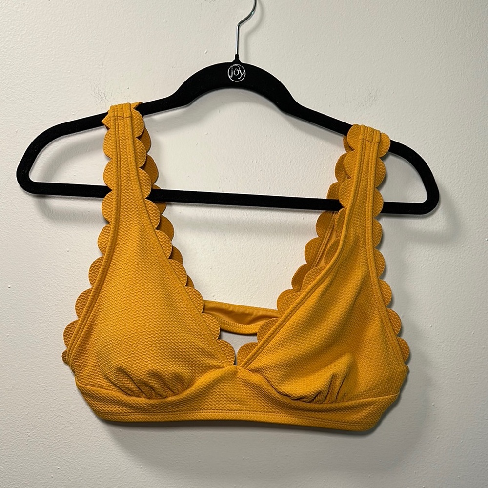Cupshe Mustard Yellow Scallop Trim Bikini Top